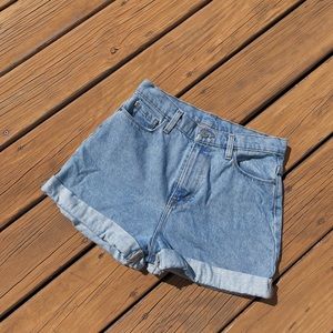 UO BDG Retro High Waisted Mom Denim Shorts Size 27